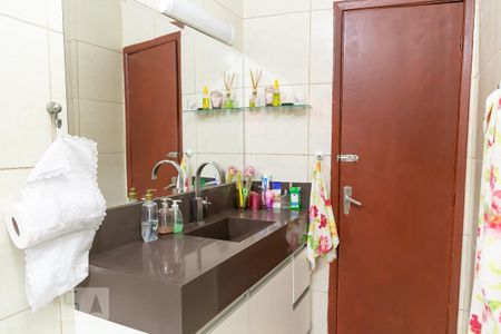 Casa à venda com 220m², 2 quartos e 2 vagasBanheiro