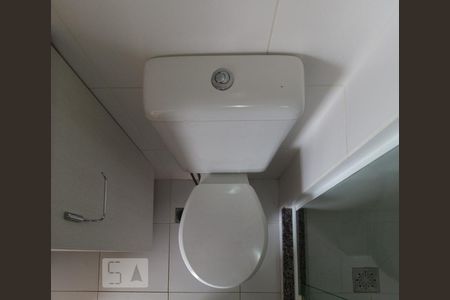 Detalhe banheiro de kitnet/studio para alugar com 1 quarto, 36m² em Centro, Curitiba