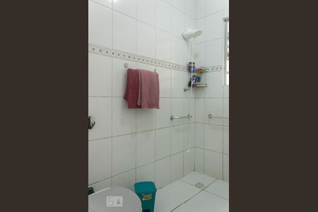 Casa à venda com 100m², 2 quartos e 2 vagas Casa à venda com 100m², 2 quartos e 2 vagasBanheiro