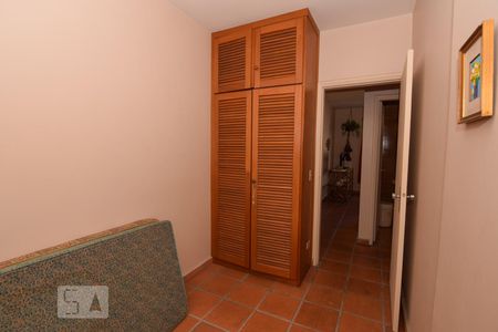 Quarto 1 de apartamento para alugar com 2 quartos, 56m² em Parque Enseada, Guarujá