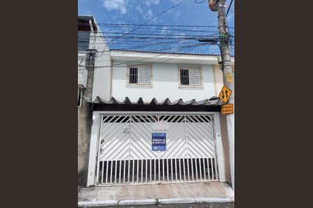 Casa à venda com 68m², 2 quartos e 2 vagasFachada