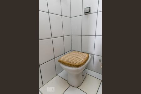 Casa à venda com 68m², 2 quartos e 2 vagasBanheiro da Suíte 1