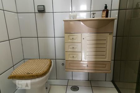 Casa à venda com 68m², 2 quartos e 2 vagasBanheiro da Suíte 1