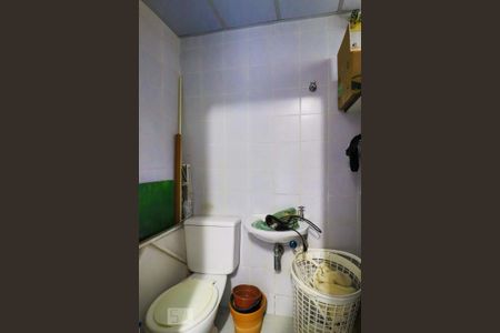 Banheiro de Serviço de apartamento para alugar com 3 quartos, 80m² em Sion, Belo Horizonte