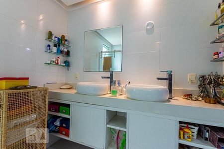 Casa à venda com 500m², 6 quartos e 4 vagasBanheiro da Suíte Master