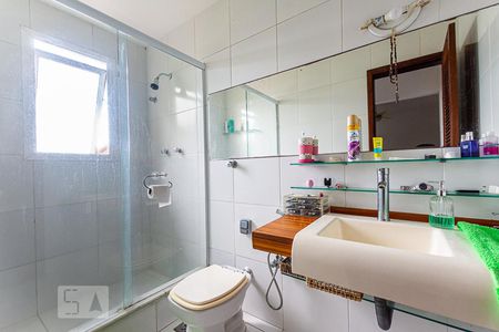 Casa à venda com 500m², 6 quartos e 4 vagasBanheiro da Suíte 2