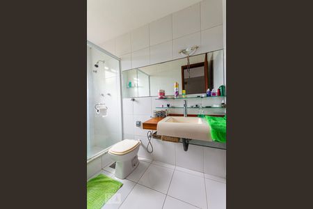 Casa à venda com 500m², 6 quartos e 4 vagasBanheiro da Suíte 2