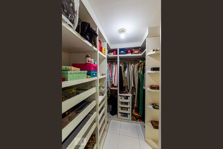 Casa à venda com 500m², 6 quartos e 4 vagasCloset da Suite Master