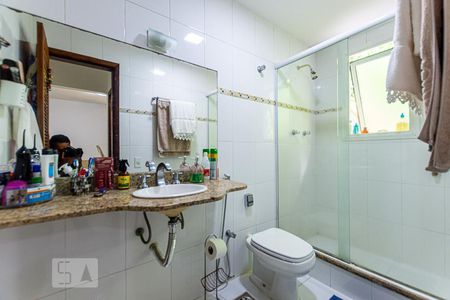 Casa à venda com 500m², 6 quartos e 4 vagasBanheiro da Suite 1