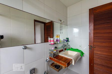 Casa à venda com 500m², 6 quartos e 4 vagasBanheiro da Suíte 2