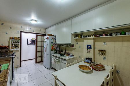 Casa à venda com 500m², 6 quartos e 4 vagasCozinha
