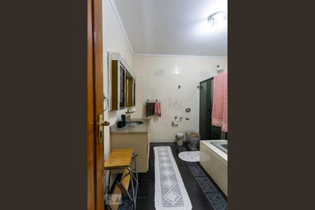 Casa à venda com 505m², 4 quartos e 8 vagasBanheiro da Suíte