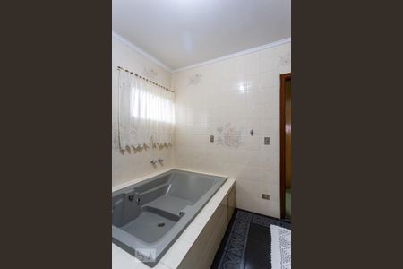 Casa à venda com 505m², 4 quartos e 8 vagasBanheiro da Suíte