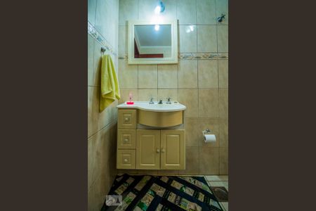 Casa de condomínio à venda com 308m², 3 quartos e 4 vagasBanheiro 1