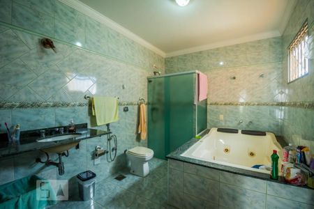 Casa de condomínio à venda com 308m², 3 quartos e 4 vagasBanheiro da Suíte