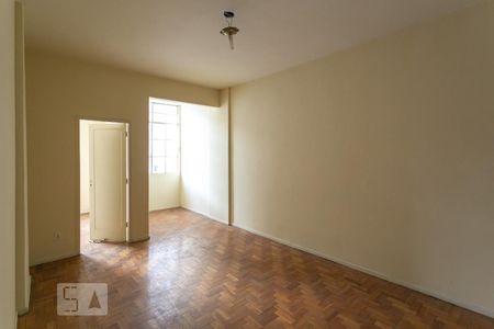 Sala de Apartamento com 2 quartos, 80m² Centro