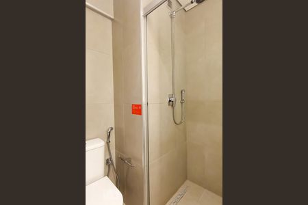 Banheiro suíte de kitnet/studio para alugar com 1 quarto, 29m² em Alphaville Industrial, Barueri