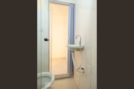Banheiro de kitnet/studio para alugar com 1 quarto, 30m² em Campo Grande, Rio de Janeiro