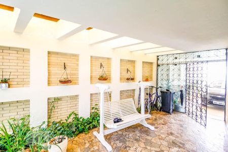 Casa à venda com 510m², 5 quartos e 4 vagas Casa à venda com 510m², 5 quartos e 4 vagasHall