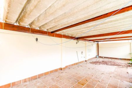 Casa à venda com 510m², 5 quartos e 4 vagas Casa à venda com 510m², 5 quartos e 4 vagasVaranda