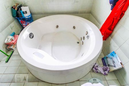 Casa à venda com 510m², 5 quartos e 4 vagas Casa à venda com 510m², 5 quartos e 4 vagasBanheiro Suíte