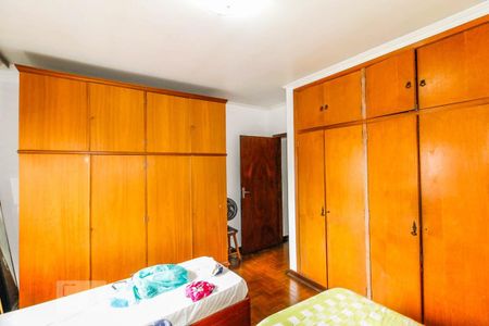 Casa à venda com 510m², 5 quartos e 4 vagas Casa à venda com 510m², 5 quartos e 4 vagasQuarto 1