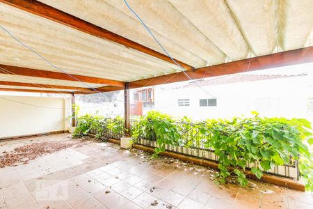 Casa à venda com 510m², 5 quartos e 4 vagas Casa à venda com 510m², 5 quartos e 4 vagasVaranda