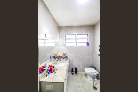 Casa à venda com 510m², 5 quartos e 4 vagas Casa à venda com 510m², 5 quartos e 4 vagasBanheiro