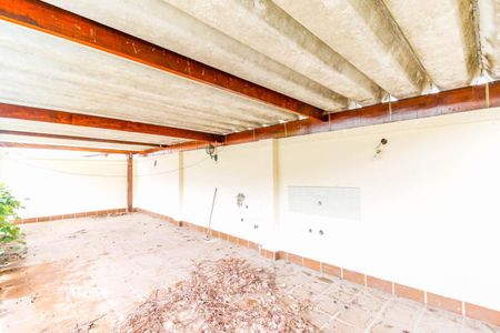 Casa à venda com 510m², 5 quartos e 4 vagas Casa à venda com 510m², 5 quartos e 4 vagasVaranda