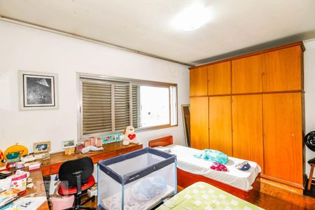 Casa à venda com 510m², 5 quartos e 4 vagas Casa à venda com 510m², 5 quartos e 4 vagasQuarto 1