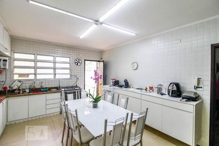 Casa à venda com 510m², 5 quartos e 4 vagas Casa à venda com 510m², 5 quartos e 4 vagasCozinha