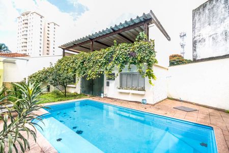 Casa à venda com 510m², 5 quartos e 4 vagas Casa à venda com 510m², 5 quartos e 4 vagasQuintal