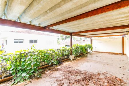 Casa à venda com 510m², 5 quartos e 4 vagas Casa à venda com 510m², 5 quartos e 4 vagasVaranda