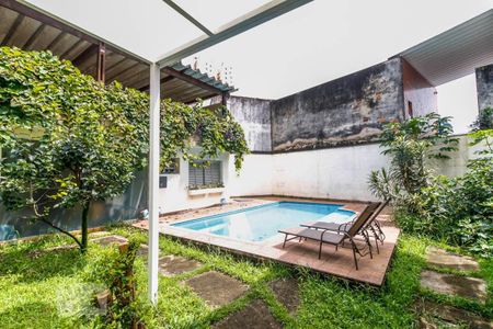Casa à venda com 510m², 5 quartos e 4 vagas Casa à venda com 510m², 5 quartos e 4 vagasQuintal