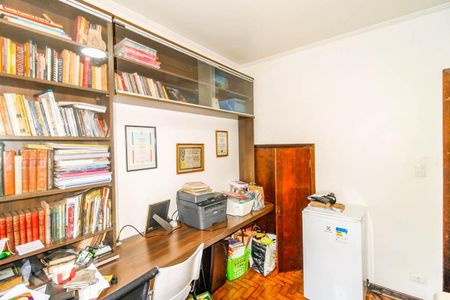 Casa à venda com 510m², 5 quartos e 4 vagas Casa à venda com 510m², 5 quartos e 4 vagasEscritório