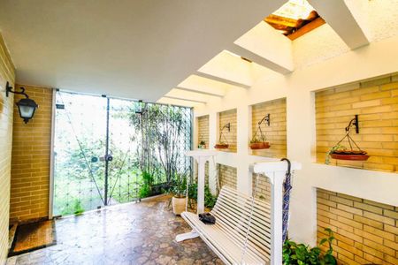 Casa à venda com 510m², 5 quartos e 4 vagas Casa à venda com 510m², 5 quartos e 4 vagasHall