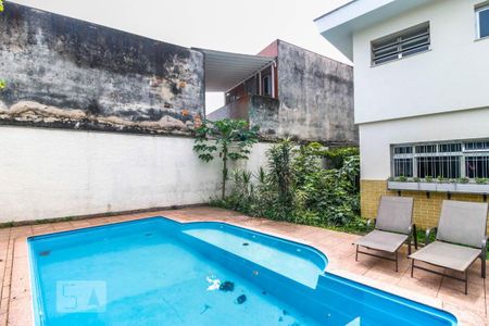 Casa à venda com 510m², 5 quartos e 4 vagas Casa à venda com 510m², 5 quartos e 4 vagasQuintal