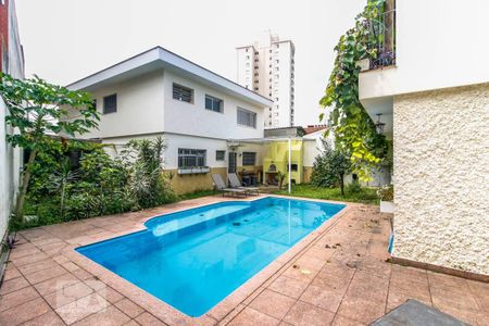Casa à venda com 510m², 5 quartos e 4 vagas Casa à venda com 510m², 5 quartos e 4 vagasQuintal