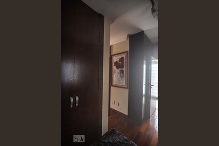 Casa à venda com 482m², 3 quartos e 6 vagasCloset suíte 2