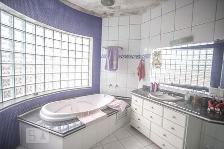 Casa à venda com 482m², 3 quartos e 6 vagasBanheiro suíte 2