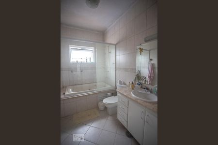 Casa à venda com 482m², 3 quartos e 6 vagasBanheiro suíte 3