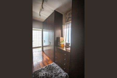 Casa à venda com 482m², 3 quartos e 6 vagasCloset suíte 2