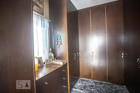 Casa à venda com 482m², 3 quartos e 6 vagasCloset suíte 2