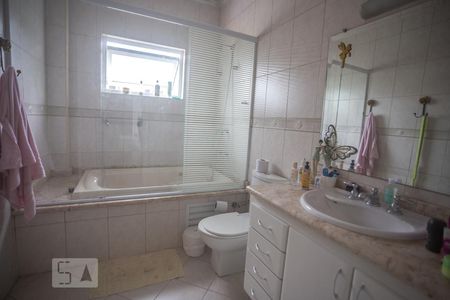 Casa à venda com 482m², 3 quartos e 6 vagasBanheiro suíte 3