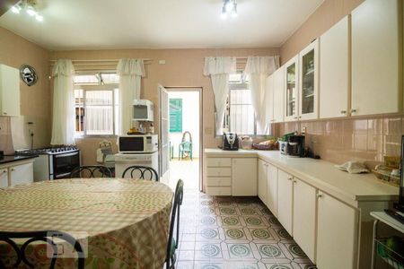 Casa à venda com 210m², 3 quartos e 2 vagasCozinha 