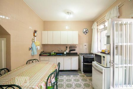 Casa à venda com 210m², 3 quartos e 2 vagasCozinha 