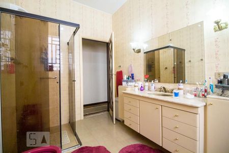 Casa à venda com 210m², 3 quartos e 2 vagasBanheiro 