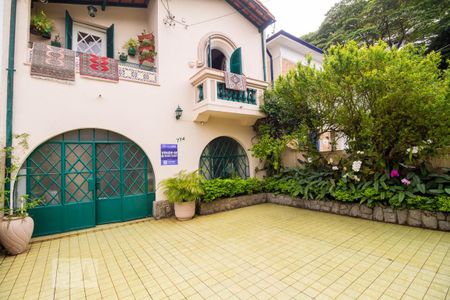 Casa à venda com 210m², 3 quartos e 2 vagasFachada 