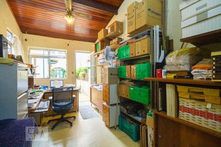 Casa à venda com 210m², 3 quartos e 2 vagasEscritório