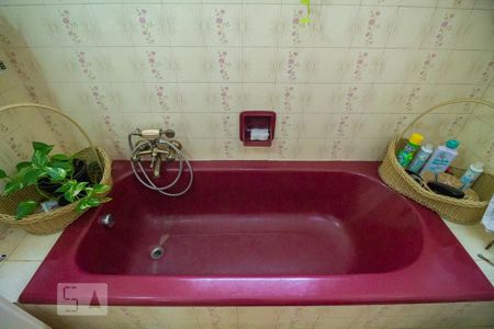 Casa à venda com 210m², 3 quartos e 2 vagasBanheiro 